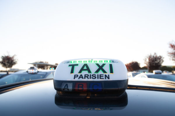 Lumineux Taxi parisien